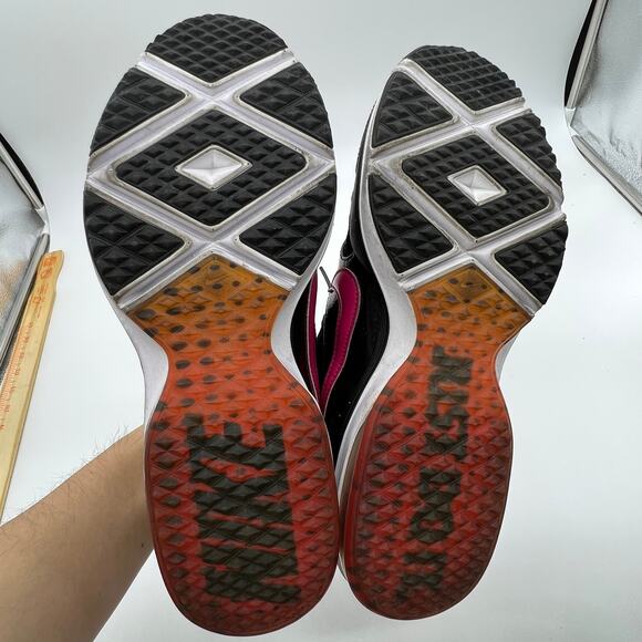 Nike Women's Athletic Shoes Size 8 Pink and Black - Picture 6 of 8